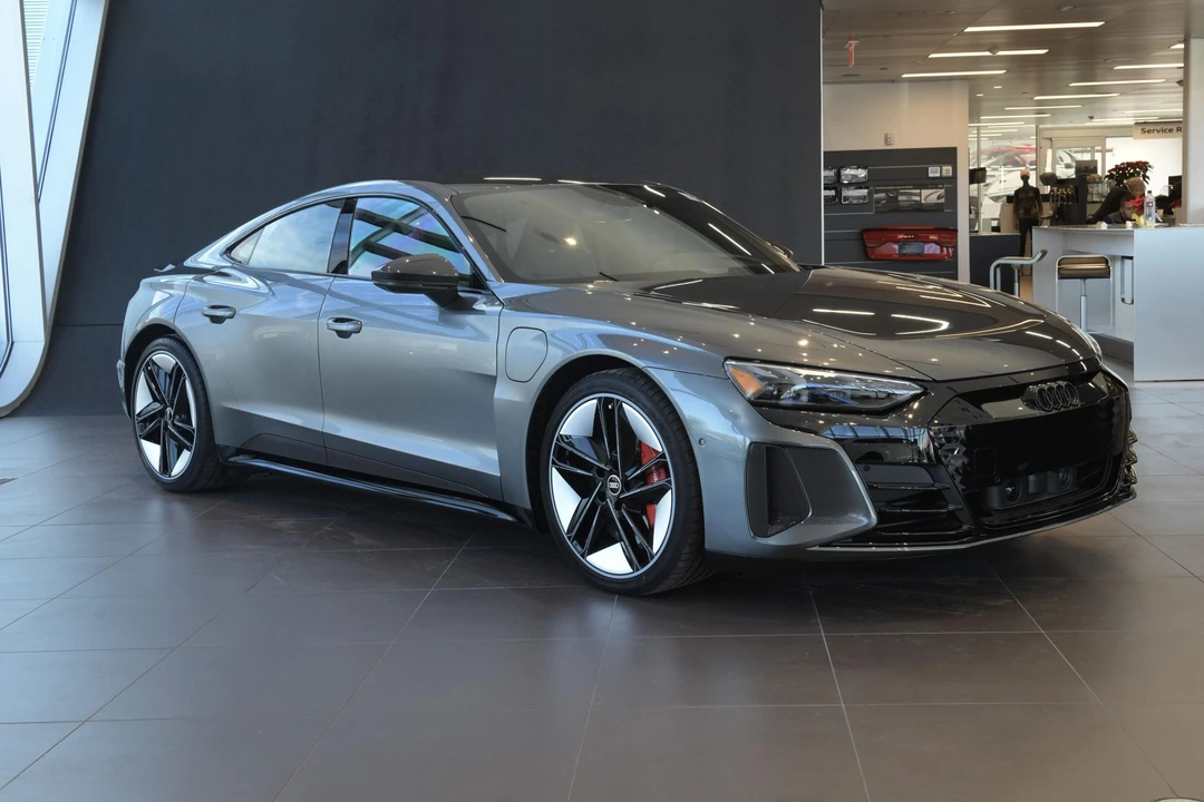 2022 Audi e-tron GT - Image 9 of 31