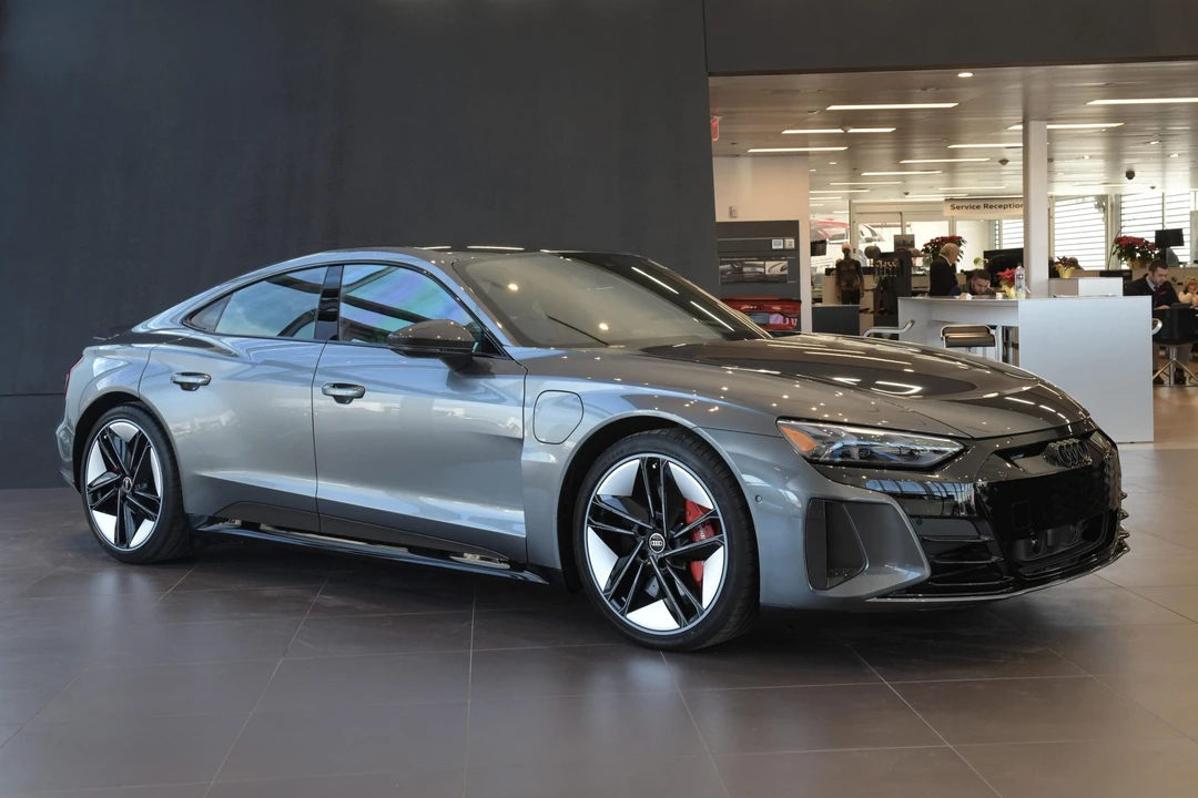 2022 Audi e-tron GT - Image 10 of 31
