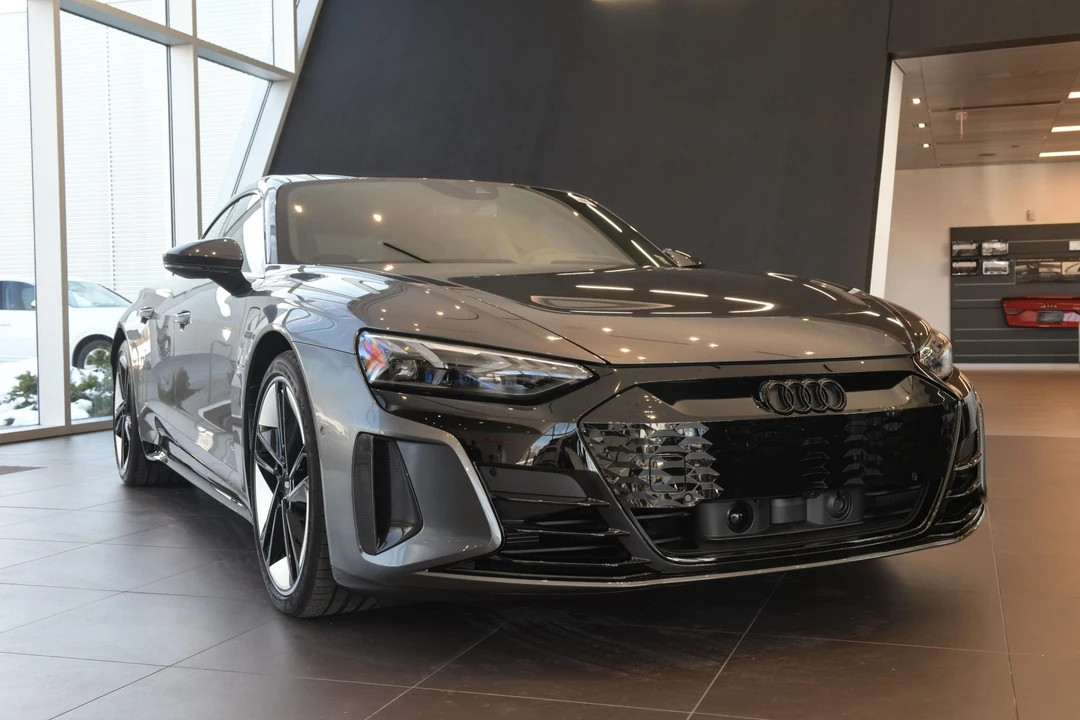 2022 Audi e-tron GT - Image 4 of 31