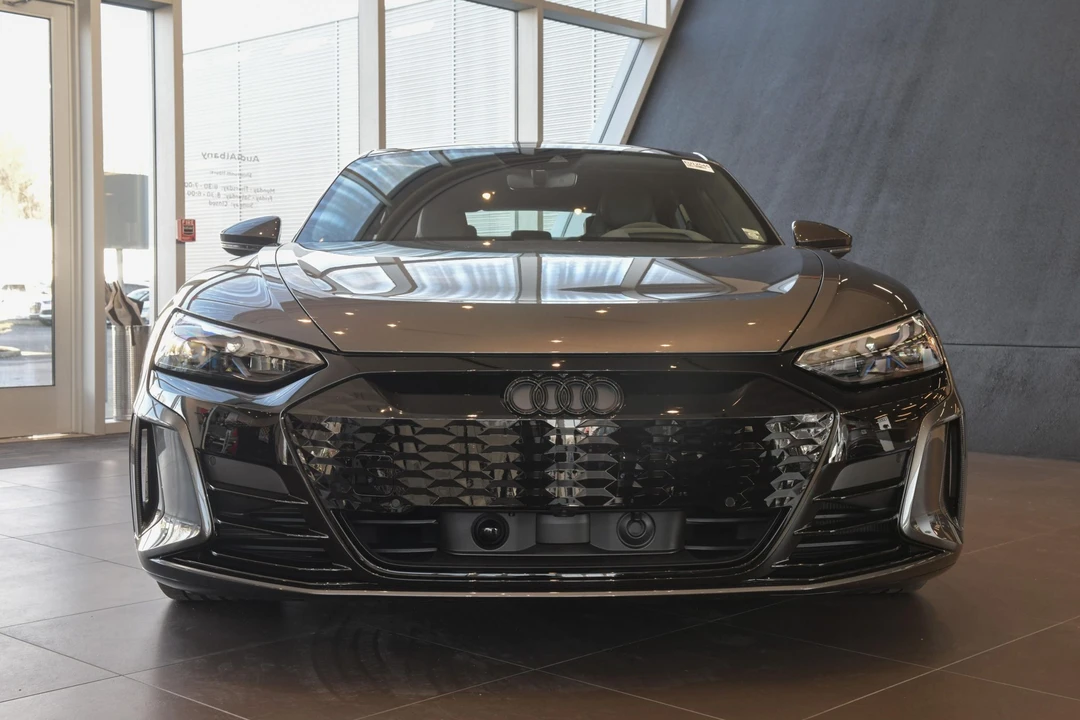 2022 Audi e-tron GT - Image 3 of 31