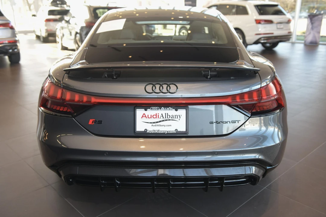 2022 Audi e-tron GT - Image 17 of 31