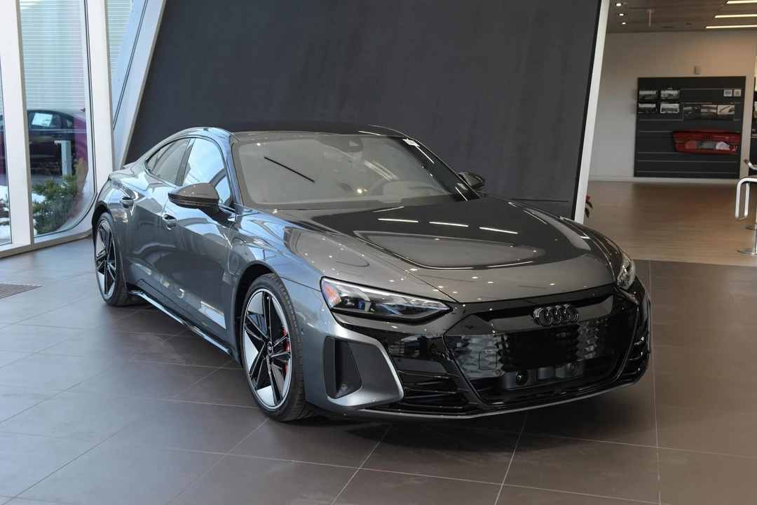 2022 Audi e-tron GT - Image 5 of 31