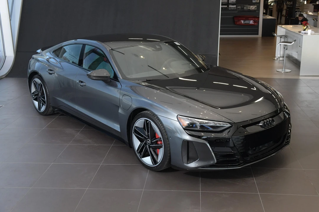 2022 Audi e-tron GT - Image 7 of 31