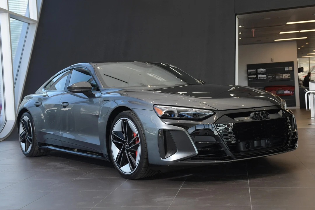 2022 Audi e-tron GT - Image 8 of 31