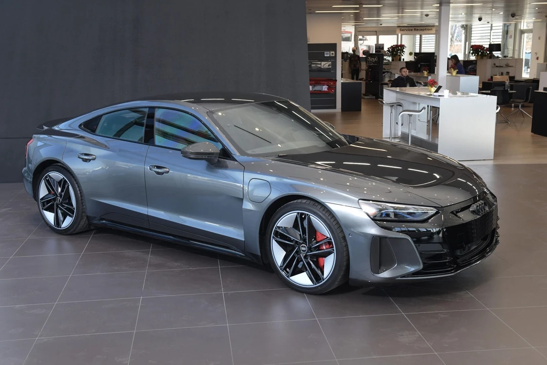 2022 Audi e-tron GT - Image 12 of 31