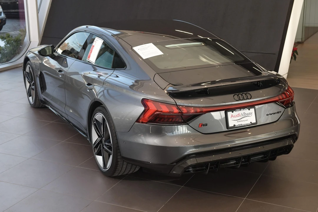 2022 Audi e-tron GT - Image 23 of 31