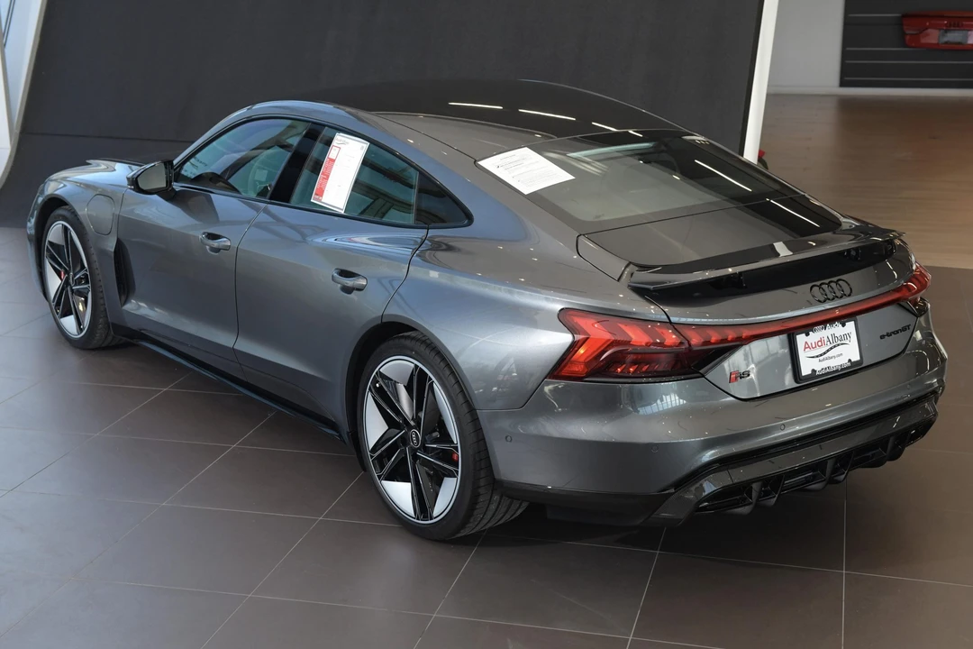 2022 Audi e-tron GT - Image 24 of 31