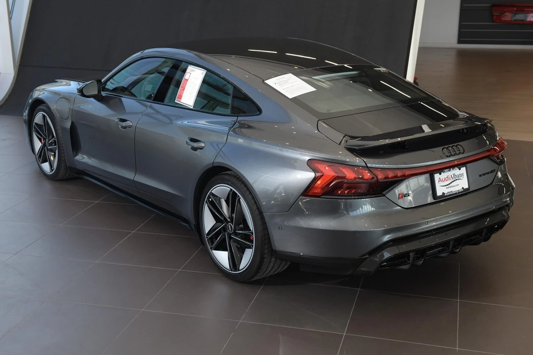 2022 Audi e-tron GT - Image 25 of 31