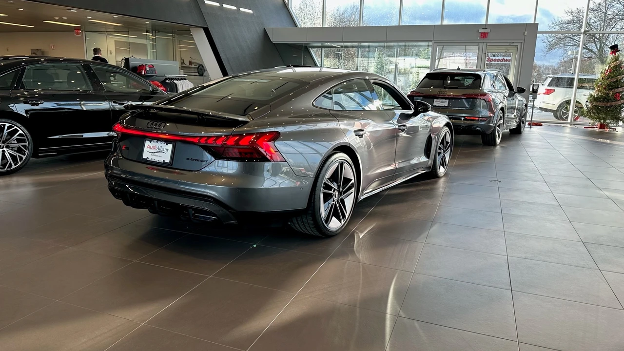 2022 Audi e-tron GT - Image 14 of 31
