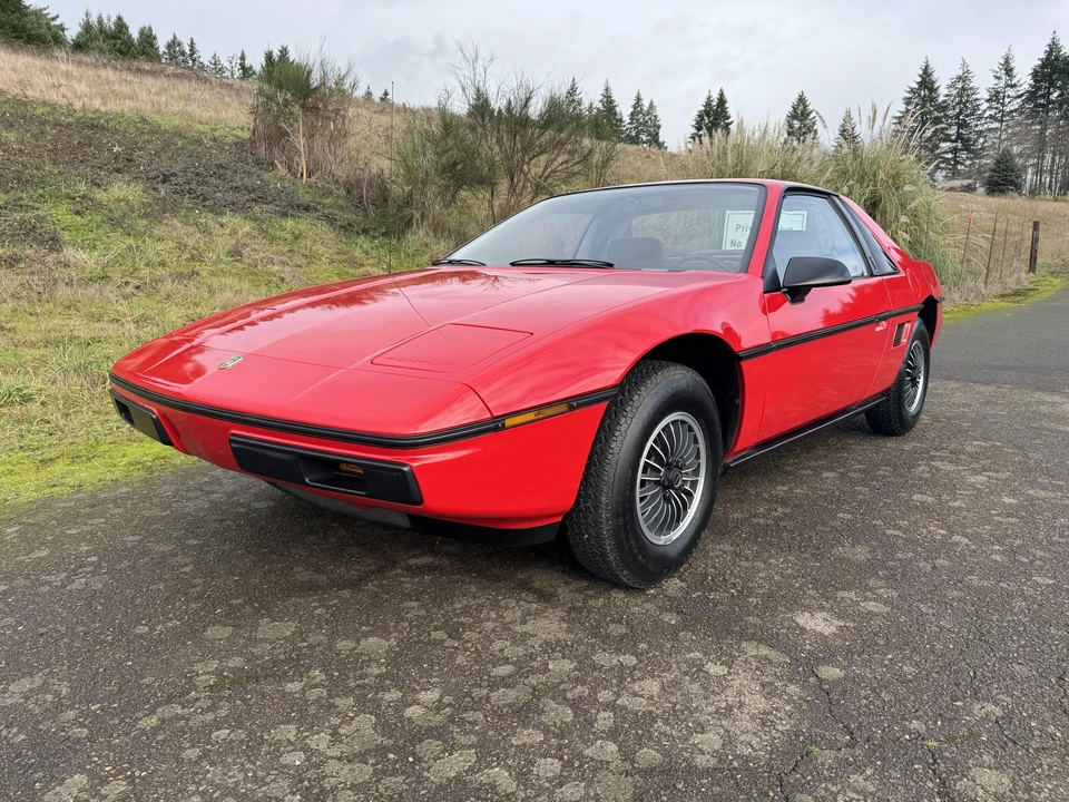 1985 Pontiac Fiero - Image 2 of 31