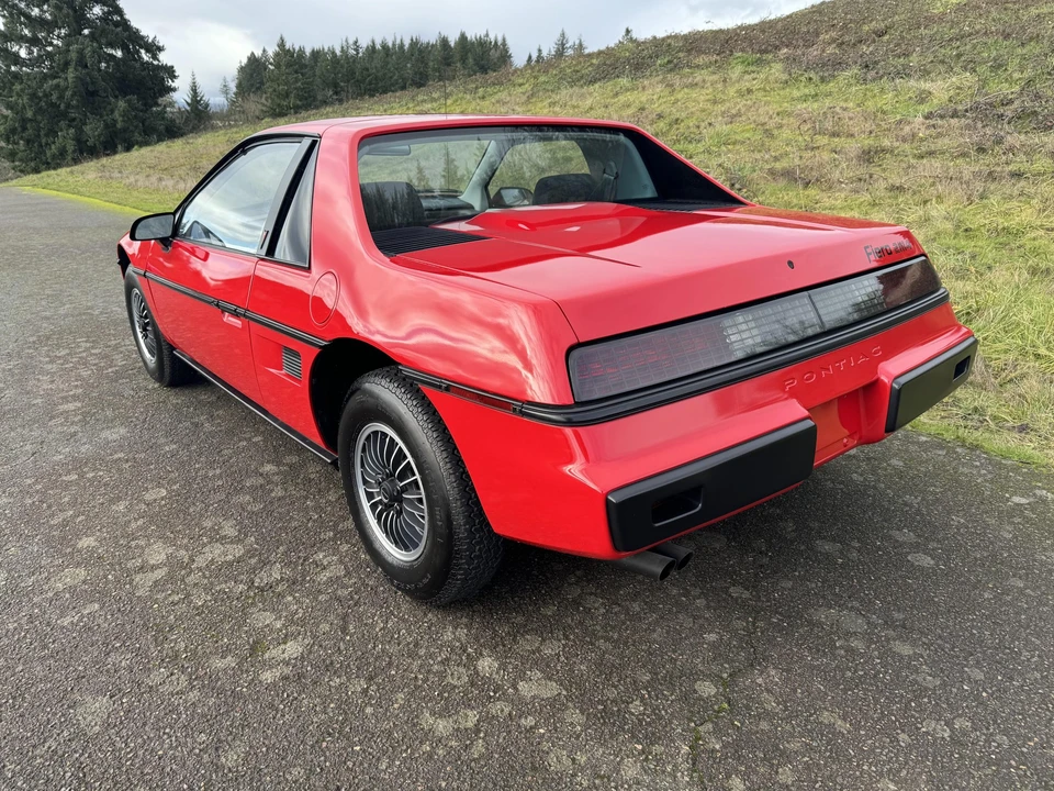 1985 Pontiac Fiero - Image 15 of 31