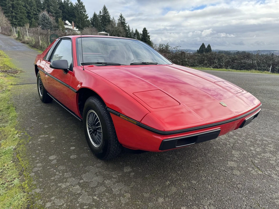 1985 Pontiac Fiero - Image 6 of 31