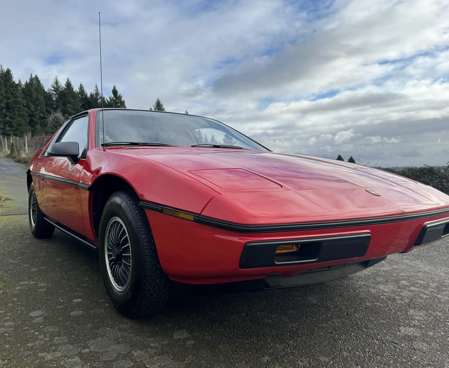 1985 Pontiac Fiero - Image 8 of 31