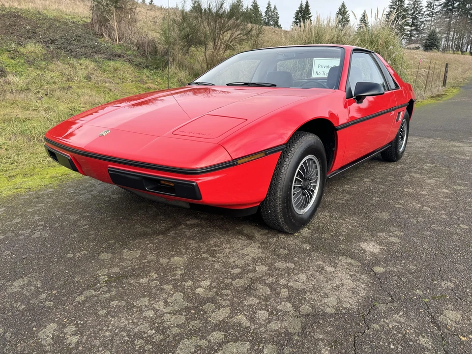 1985 Pontiac Fiero - Image 3 of 31