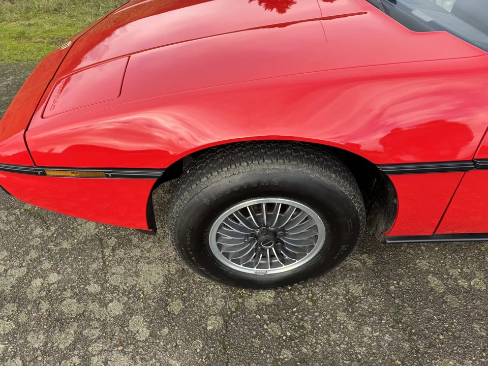 1985 Pontiac Fiero - Image 20 of 31
