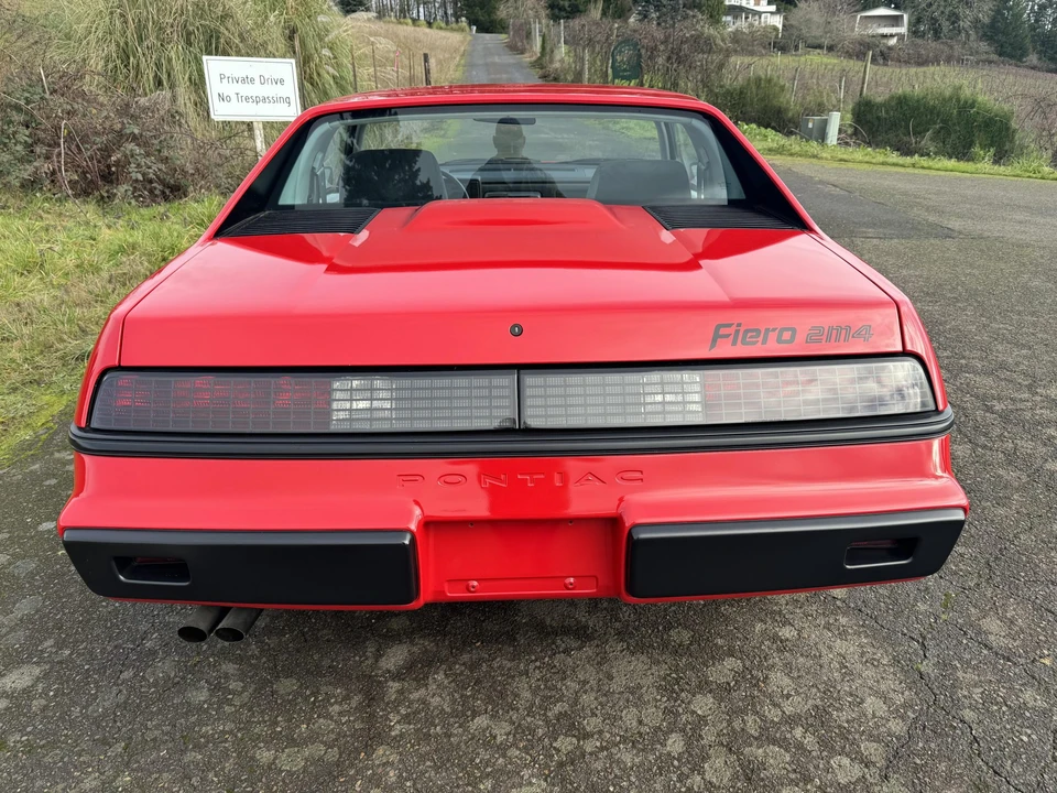 1985 Pontiac Fiero - Image 13 of 31
