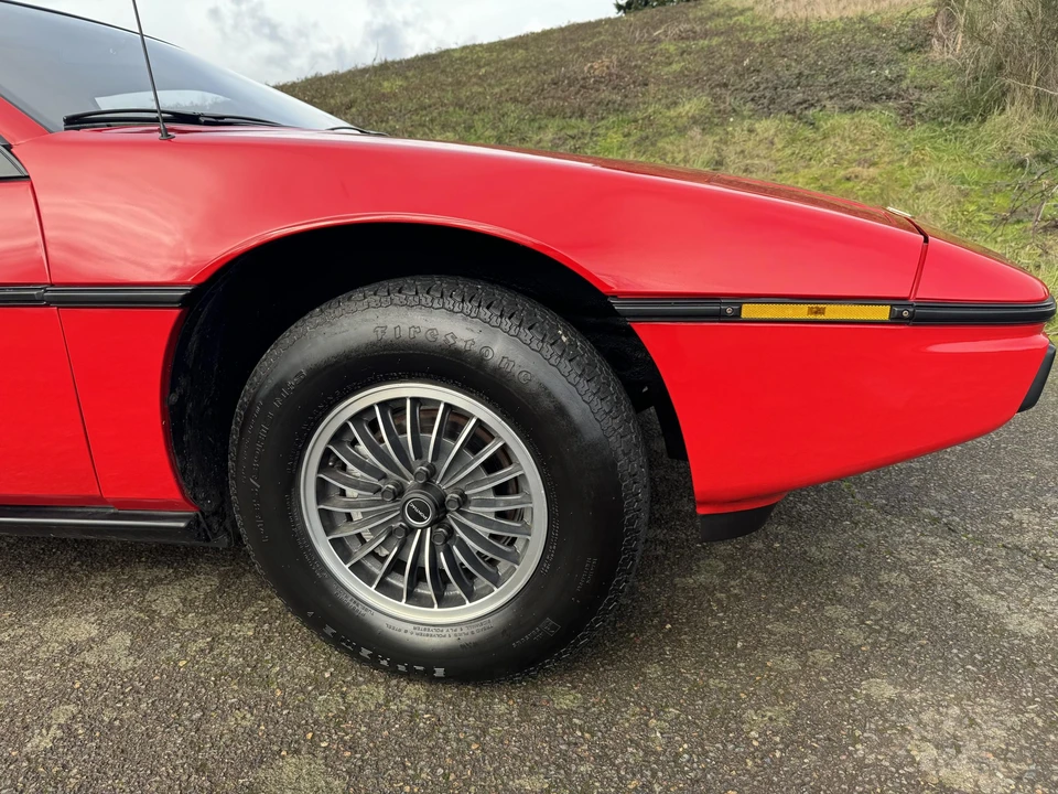 1985 Pontiac Fiero - Image 24 of 31