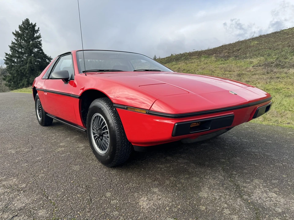 1985 Pontiac Fiero - Image 7 of 31