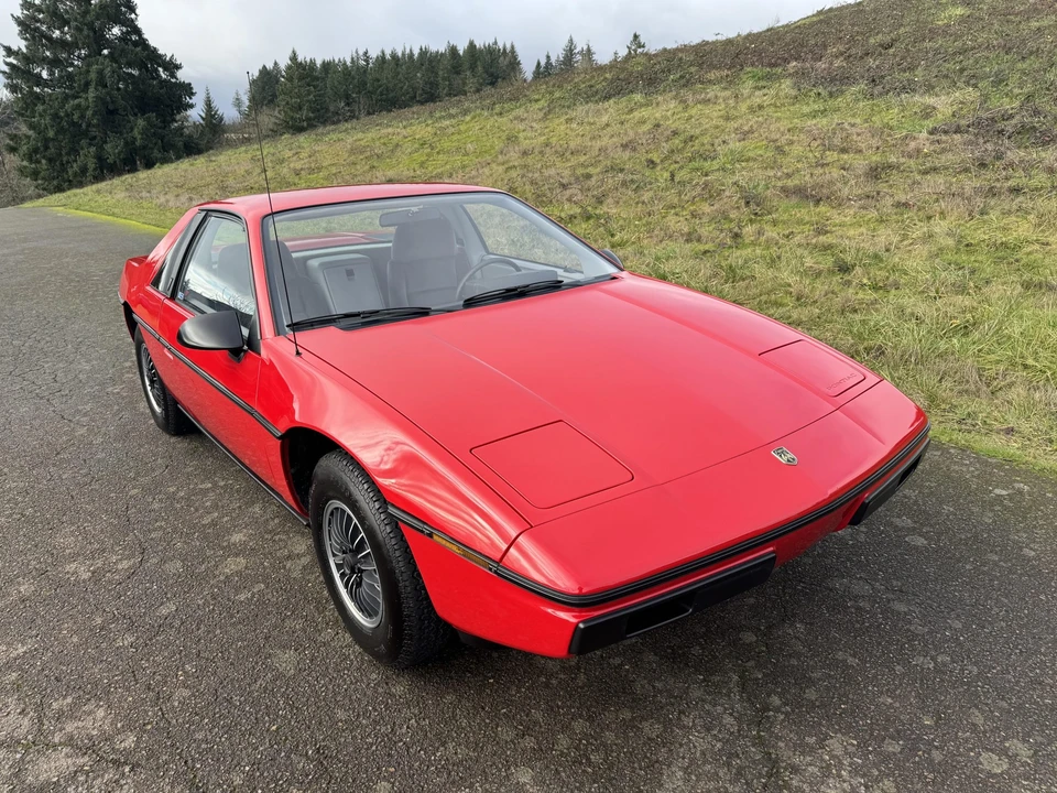 1985 Pontiac Fiero - Image 5 of 31