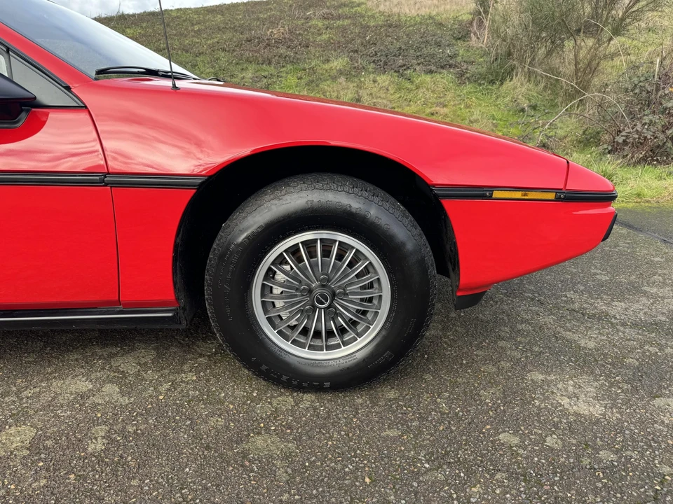 1985 Pontiac Fiero - Image 25 of 31