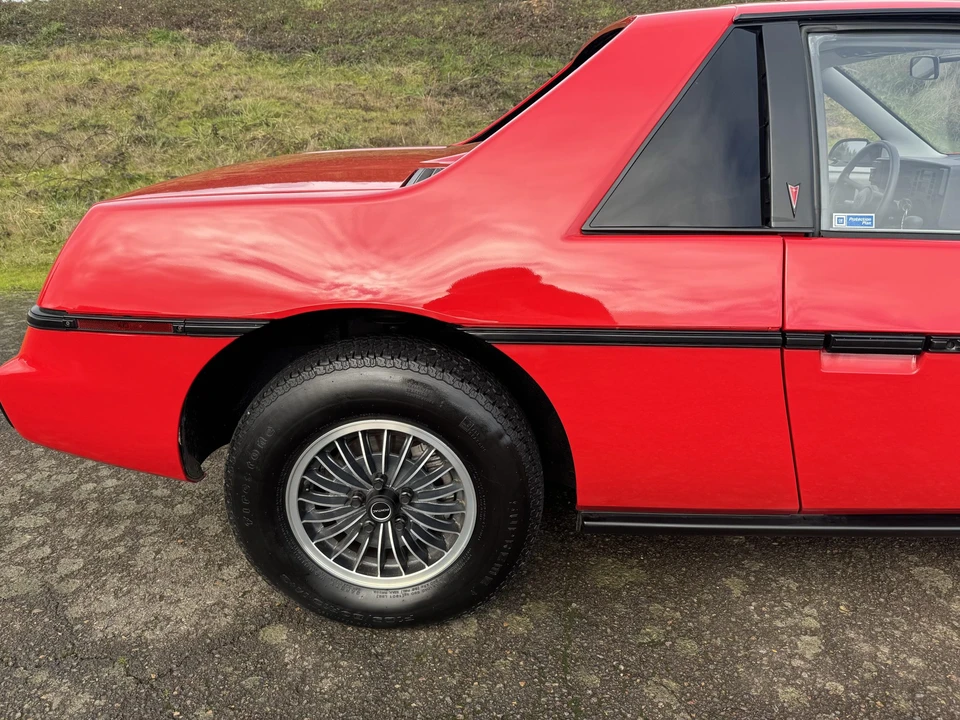 1985 Pontiac Fiero - Image 29 of 31