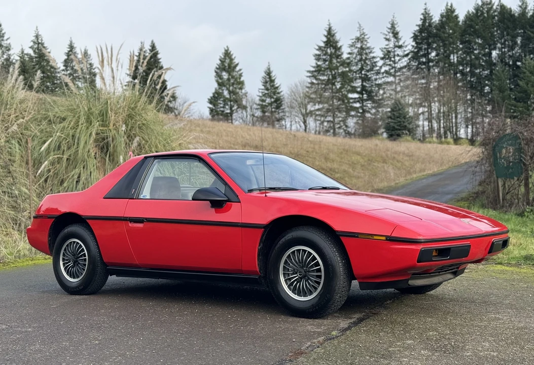 1985 Pontiac Fiero - Image 9 of 31