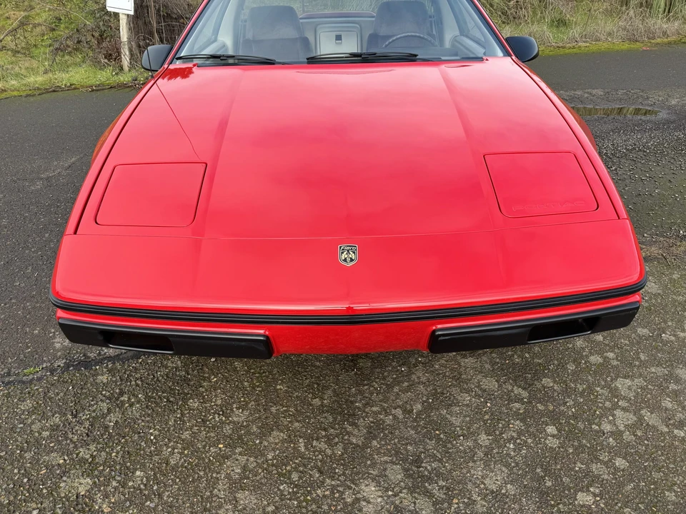 1985 Pontiac Fiero - Image 21 of 31