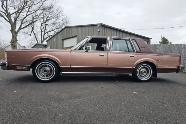 1983 Lincoln Town Car - Image 3 of 8