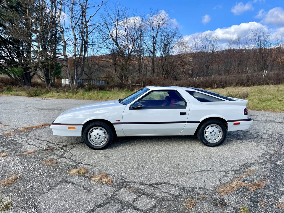 1989 Dodge Daytona - Image 15 of 31