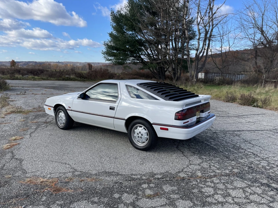 1989 Dodge Daytona - Image 14 of 31