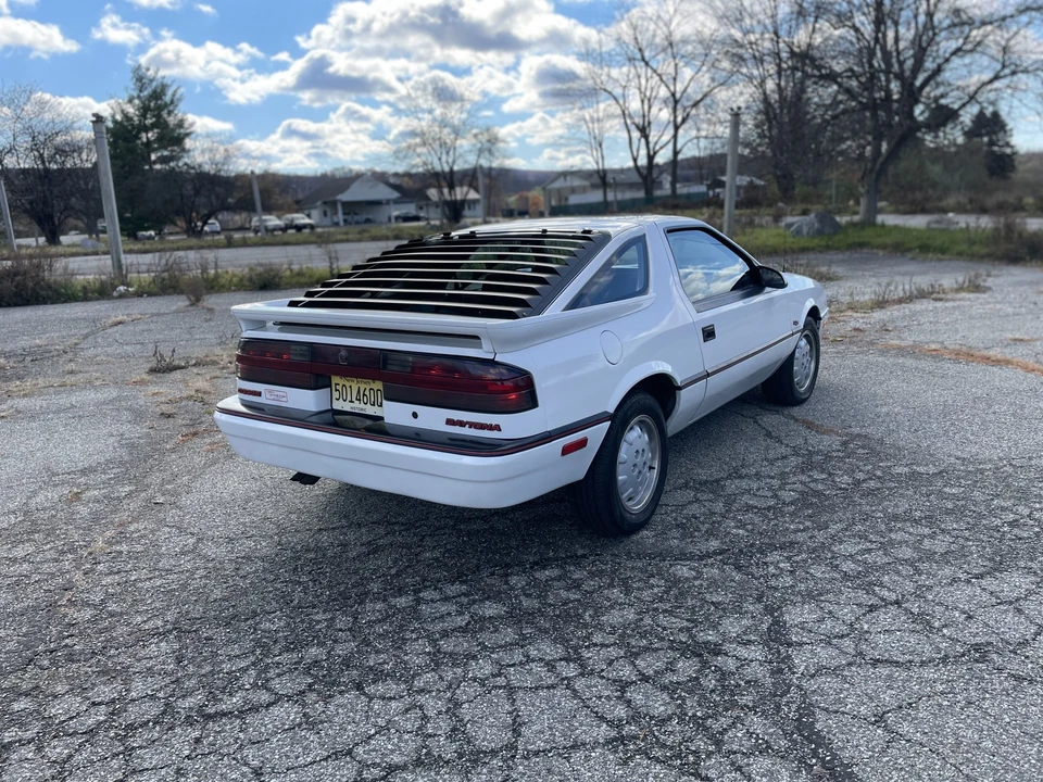 1989 Dodge Daytona - Image 10 of 31