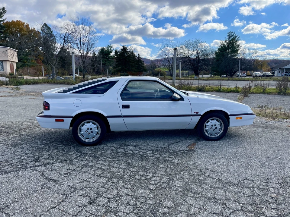1989 Dodge Daytona - Image 8 of 31