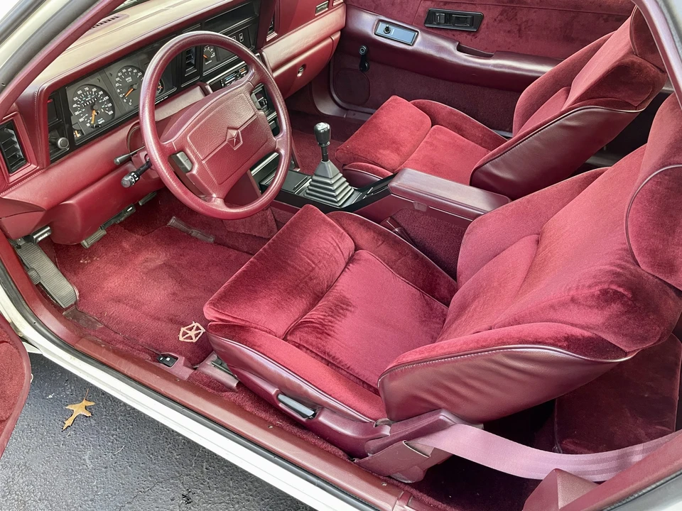 1989 Dodge Daytona - Image 28 of 31