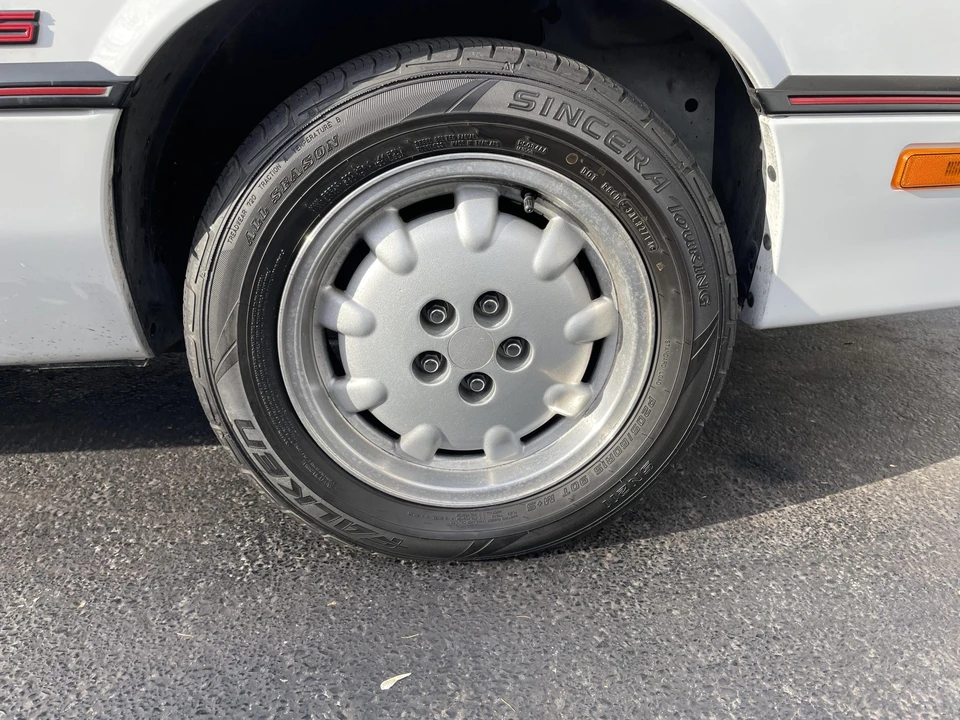 1989 Dodge Daytona - Image 25 of 31