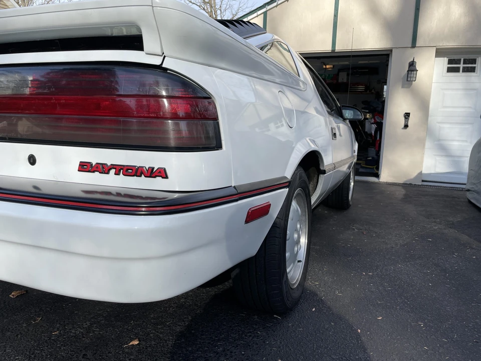 1989 Dodge Daytona - Image 21 of 31