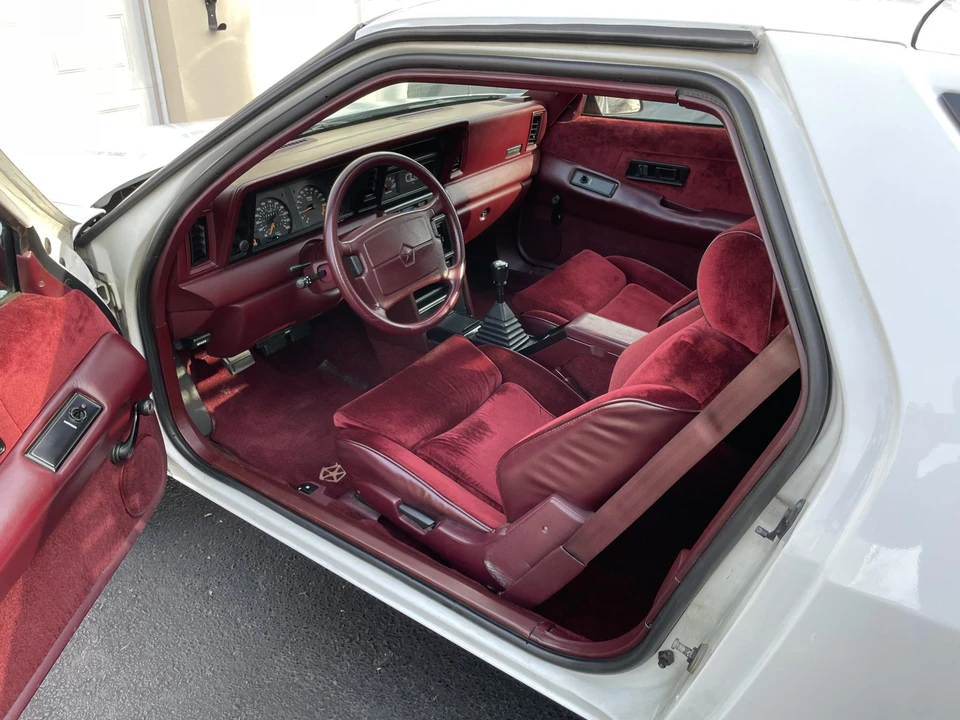 1989 Dodge Daytona - Image 26 of 31