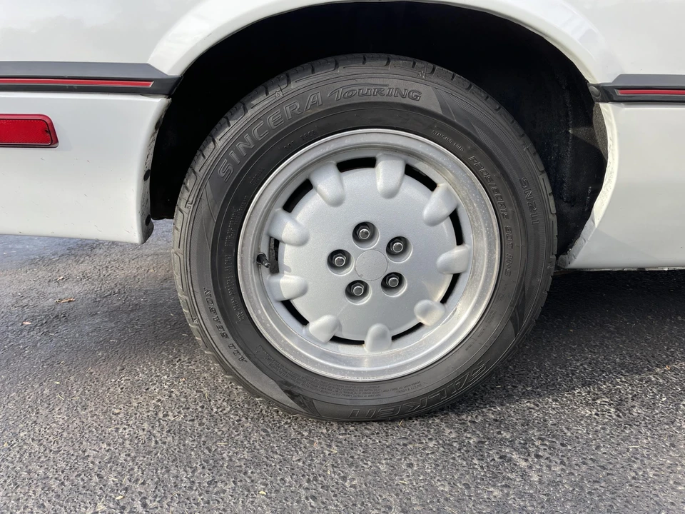 1989 Dodge Daytona - Image 24 of 31