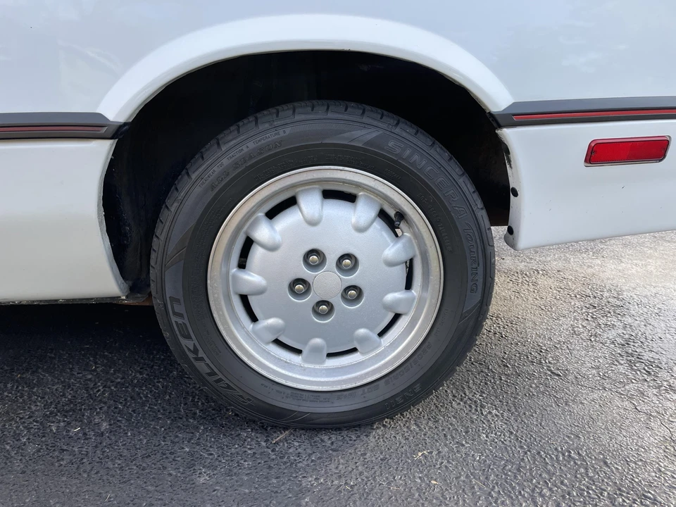 1989 Dodge Daytona - Image 23 of 31