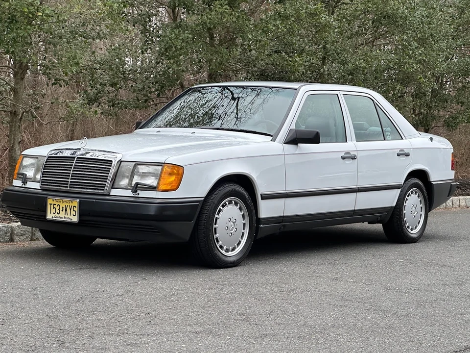 1989 Mercedes-Benz W124 E-Class - Image 2 of 31