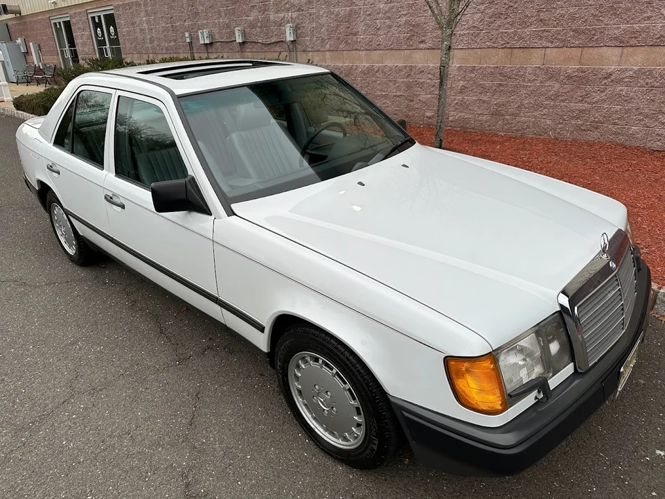 1989 Mercedes-Benz W124 E-Class - Image 13 of 31