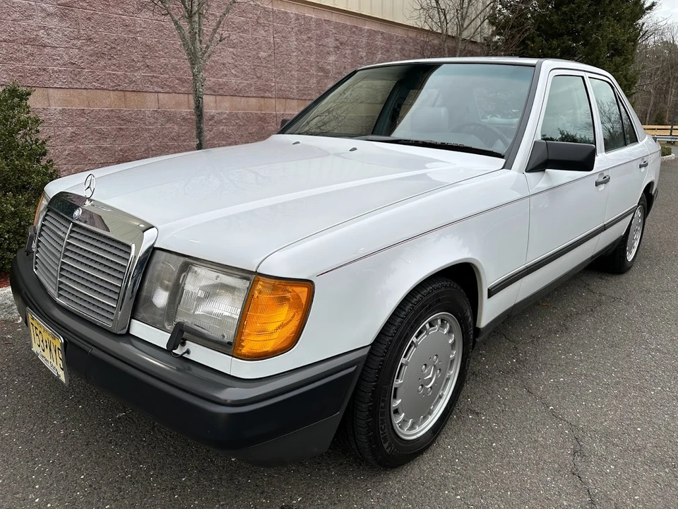 1989 Mercedes-Benz W124 E-Class - Image 10 of 31