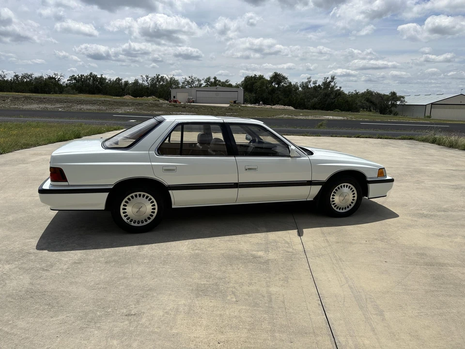 1990 Acura Legend 1st Gen - Image 12 of 31