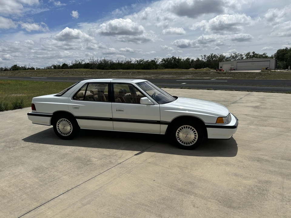 1990 Acura Legend 1st Gen - Image 11 of 31