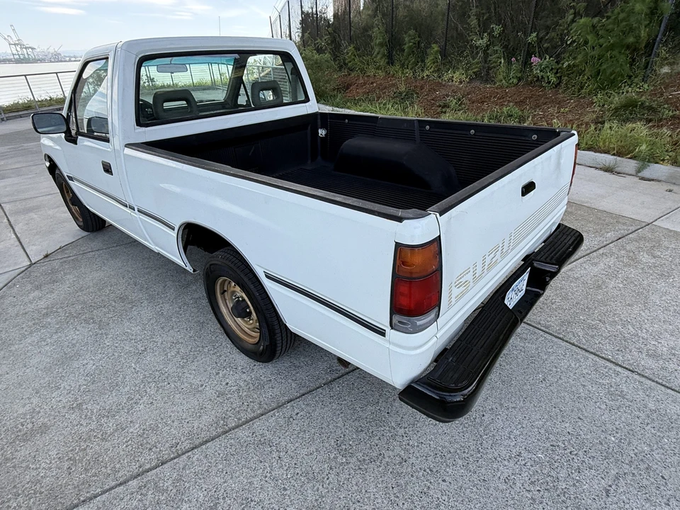 1991 Isuzu - Image 9 of 31
