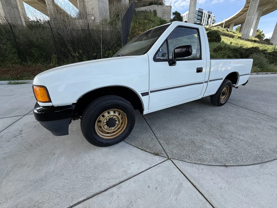 1991 Isuzu - Image 4 of 31