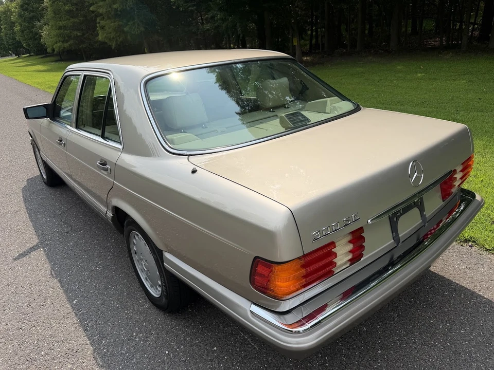 1991 Mercedes-Benz W126 S-Class Sedan - Image 26 of 31
