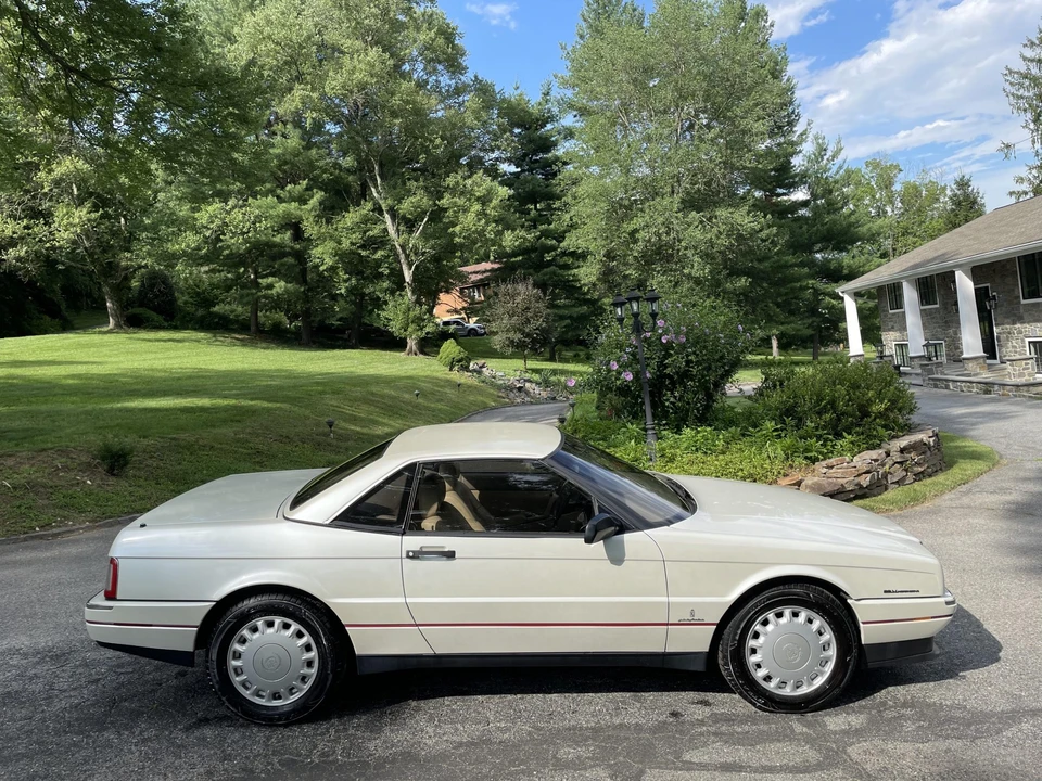 1993 Cadillac Allante - Image 29 of 31
