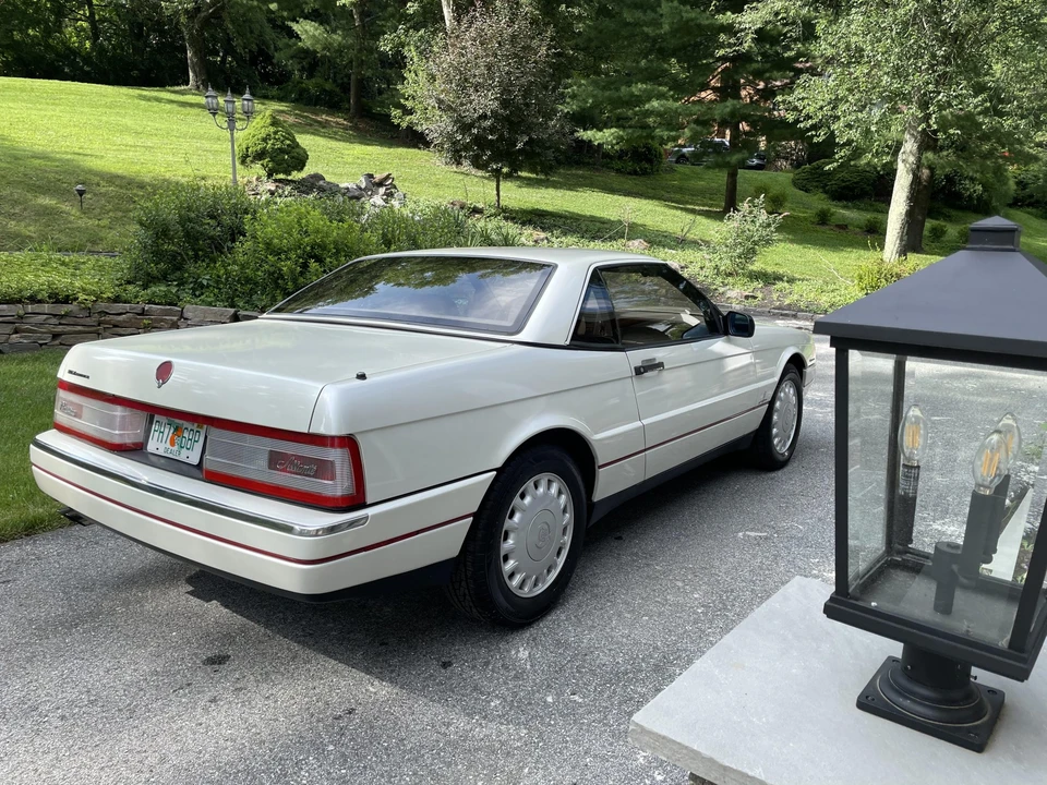 1993 Cadillac Allante - Image 28 of 31