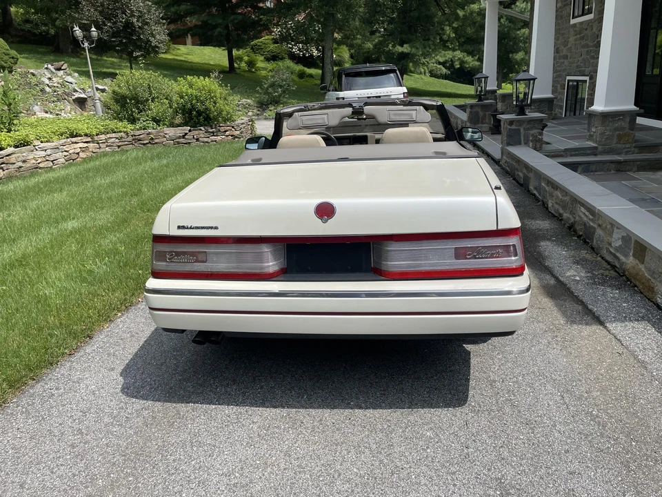 1993 Cadillac Allante - Image 11 of 31