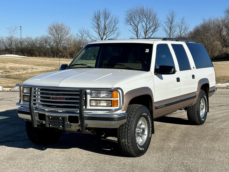 1994 GMC Suburban 8th Gen - Image 8 of 31